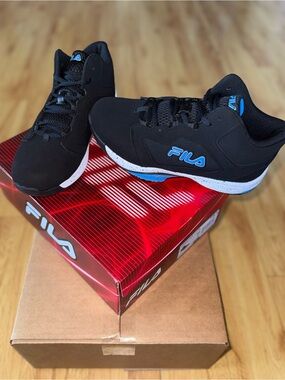 Fila Kids Black Sweeper 21FW Sneakers with Blue Accents